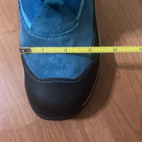 L.L. Bean snow boots for kids size 5, It fits women 6.5, blue suede. - Picture 11 of 13